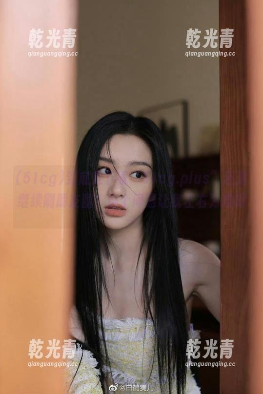 到底是下载“51cg.plus”还是继续刷朋友圈？这个问题让我左右为难啊…