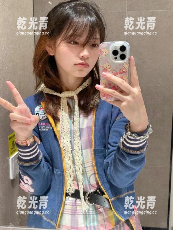 https冫丿丿xgua99.tv，瓜田里的青瓜，仿佛让我拥有了一份永久的八卦心情。