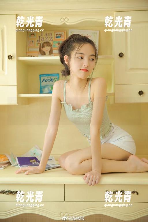 每日黑料网苹果版：躲在角落吃瓜也要通过‘黑料’智慧！