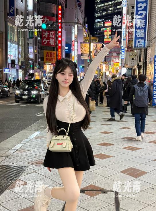 心动不如行动，“黑哥扒料”带你直达最IN吃瓜味道！
