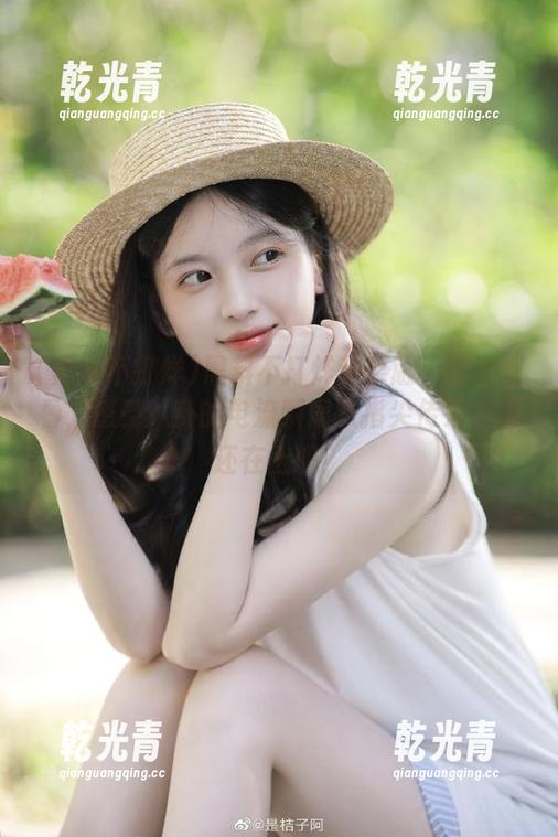 黑料不打烊苹果版：在线观看，感受八卦的电流瞬间从指尖传来，谁还在上班？