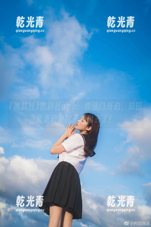 黑料社app：传送门开启，瓜田里走进来就不想出去了！