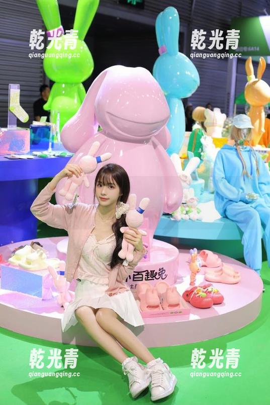 用免费黑料社区app，轻松拿下八卦界的‘深夜食堂’