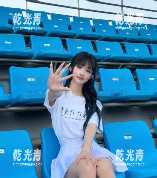 最新八卦发泡，51黑料老司机不打烊，这瓜真是越吃越香！